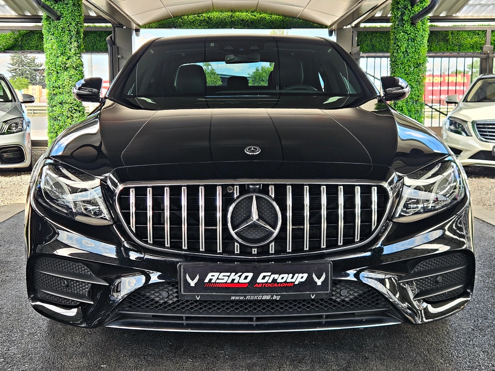 Mercedes-Benz E 220 AMG/4MAT/HUD/PANO/DIGITAL/CAMERA/ПОДГРЕВ/AMBI/LIZI, снимка 2 - Автомобили и джипове - 55670808