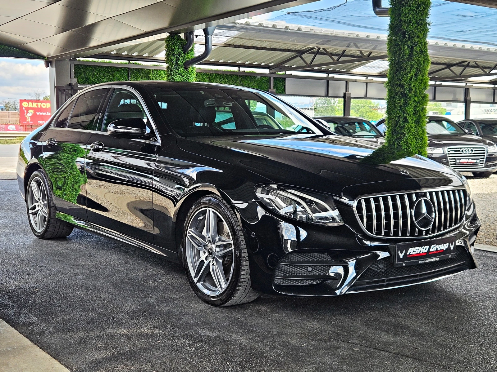 Mercedes-Benz E 220 AMG/4MAT/HUD/PANO/DIGITAL/CAMERA/ПОДГРЕВ/AMBI/LIZI, снимка 3 - Автомобили и джипове - 55670808