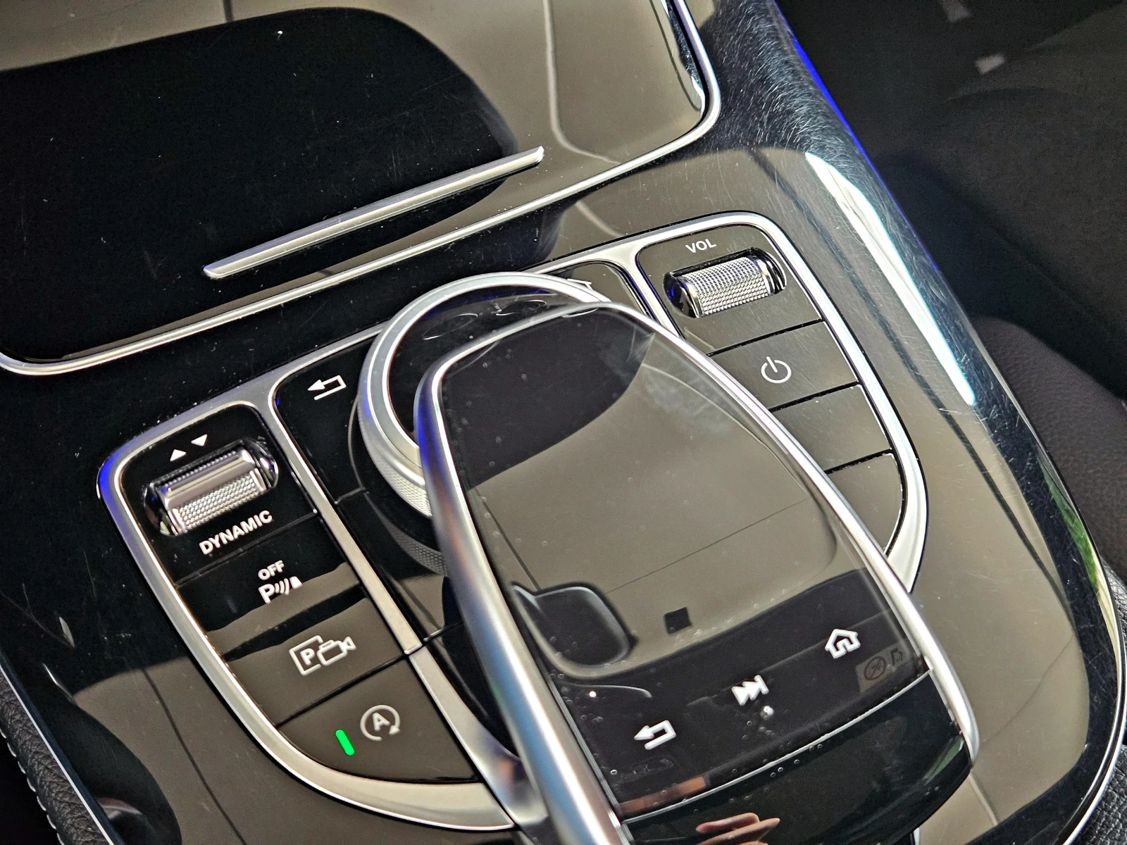 Mercedes-Benz E 220 AMG/4MAT/HUD/PANO/DIGITAL/CAMERA/ПОДГРЕВ/AMBI/LIZI, снимка 11 - Автомобили и джипове - 55670808