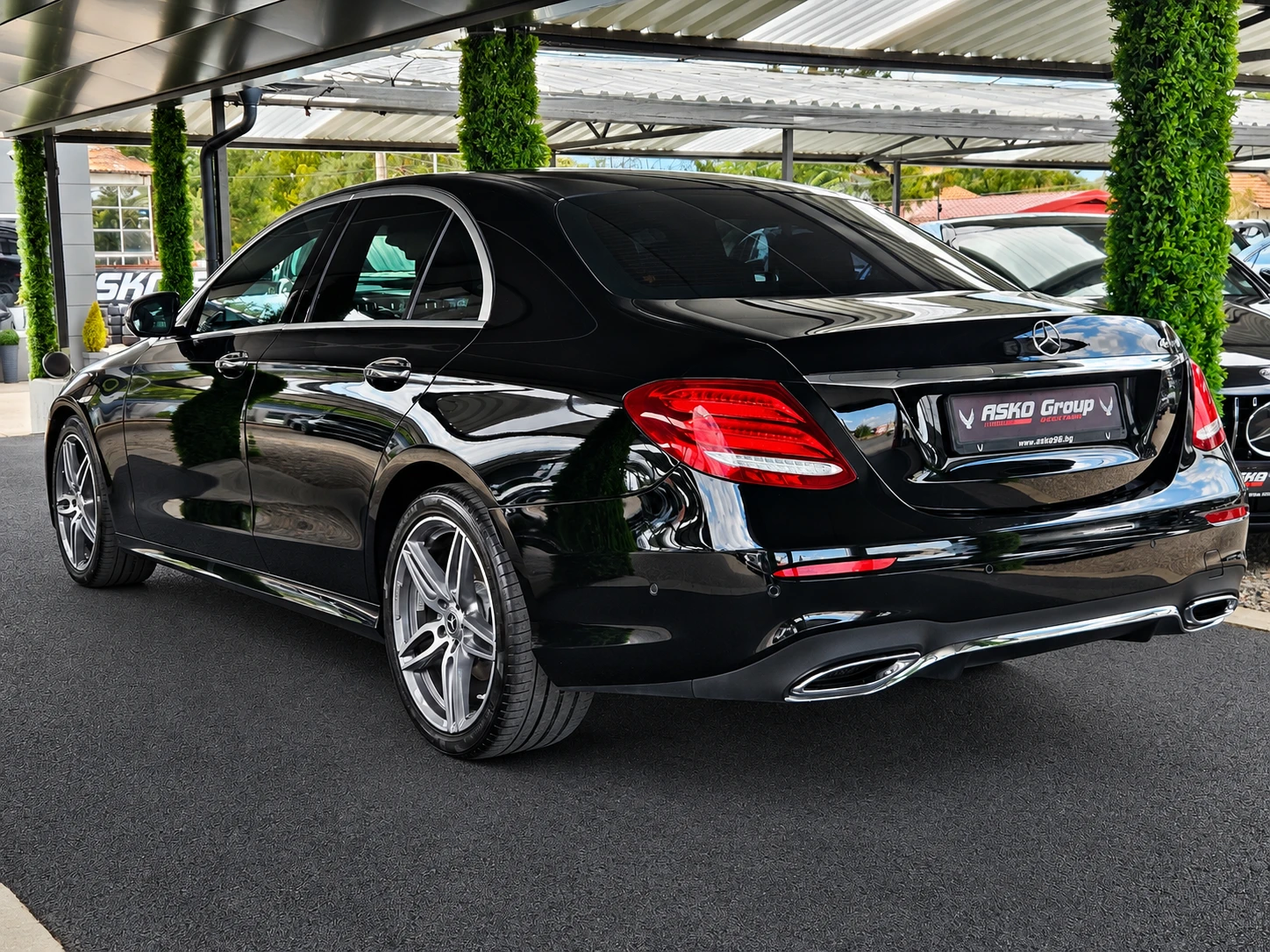 Mercedes-Benz E 220 AMG/4MAT/HUD/PANO/DIGITAL/CAMERA/ПОДГРЕВ/AMBI/LIZI, снимка 7 - Автомобили и джипове - 55670808