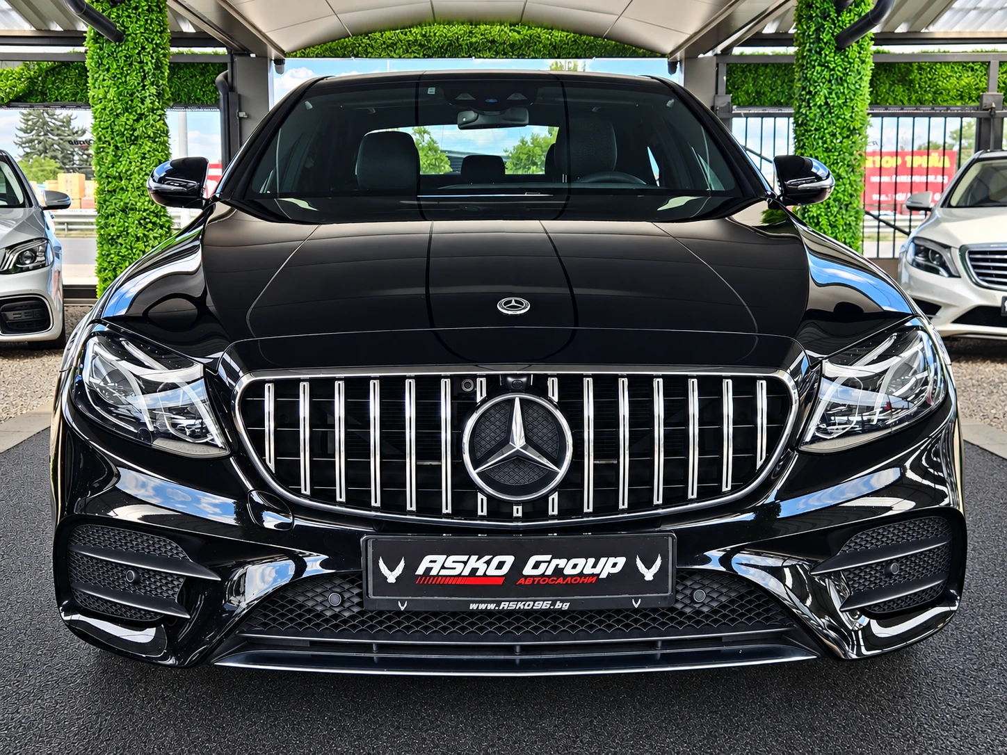 Mercedes-Benz E 220 AMG/4MAT/HUD/PANO/DIGITAL/CAMERA/ПОДГРЕВ/AMBI/LIZI, снимка 2 - Автомобили и джипове - 55670808