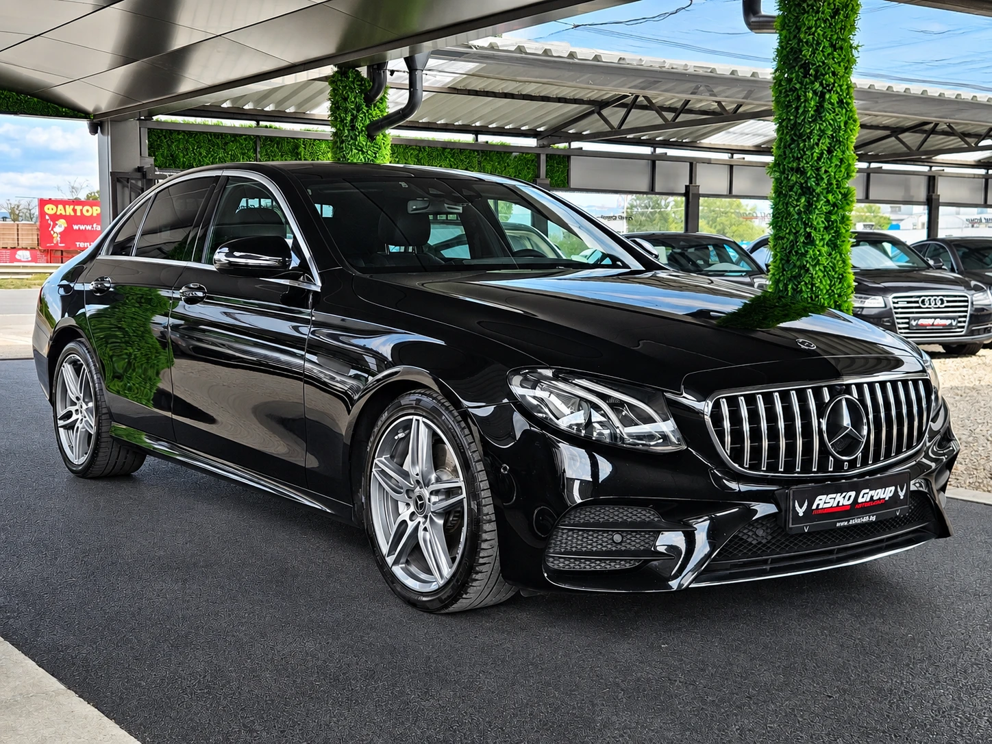 Mercedes-Benz E 220 AMG/4MAT/HUD/PANO/DIGITAL/CAMERA/ПОДГРЕВ/AMBI/LIZI, снимка 3 - Автомобили и джипове - 55670808