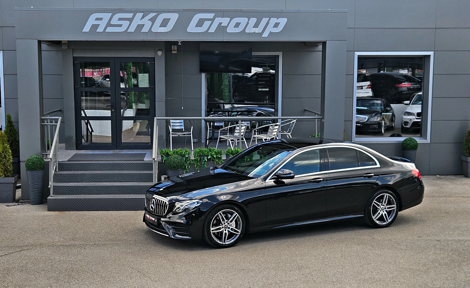 Mercedes-Benz E 220 AMG/4MAT/HUD/PANO/DIGITAL/CAMERA/ПОДГРЕВ/AMBI/LIZI, снимка 17 - Автомобили и джипове - 55670808