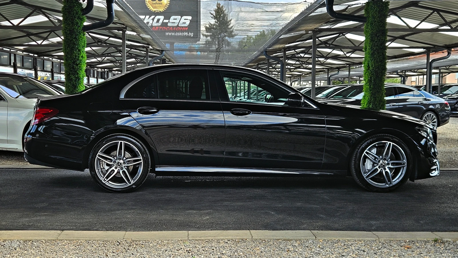 Mercedes-Benz E 220 AMG/4MAT/HUD/PANO/DIGITAL/CAMERA/ПОДГРЕВ/AMBI/LIZI, снимка 4 - Автомобили и джипове - 55670808