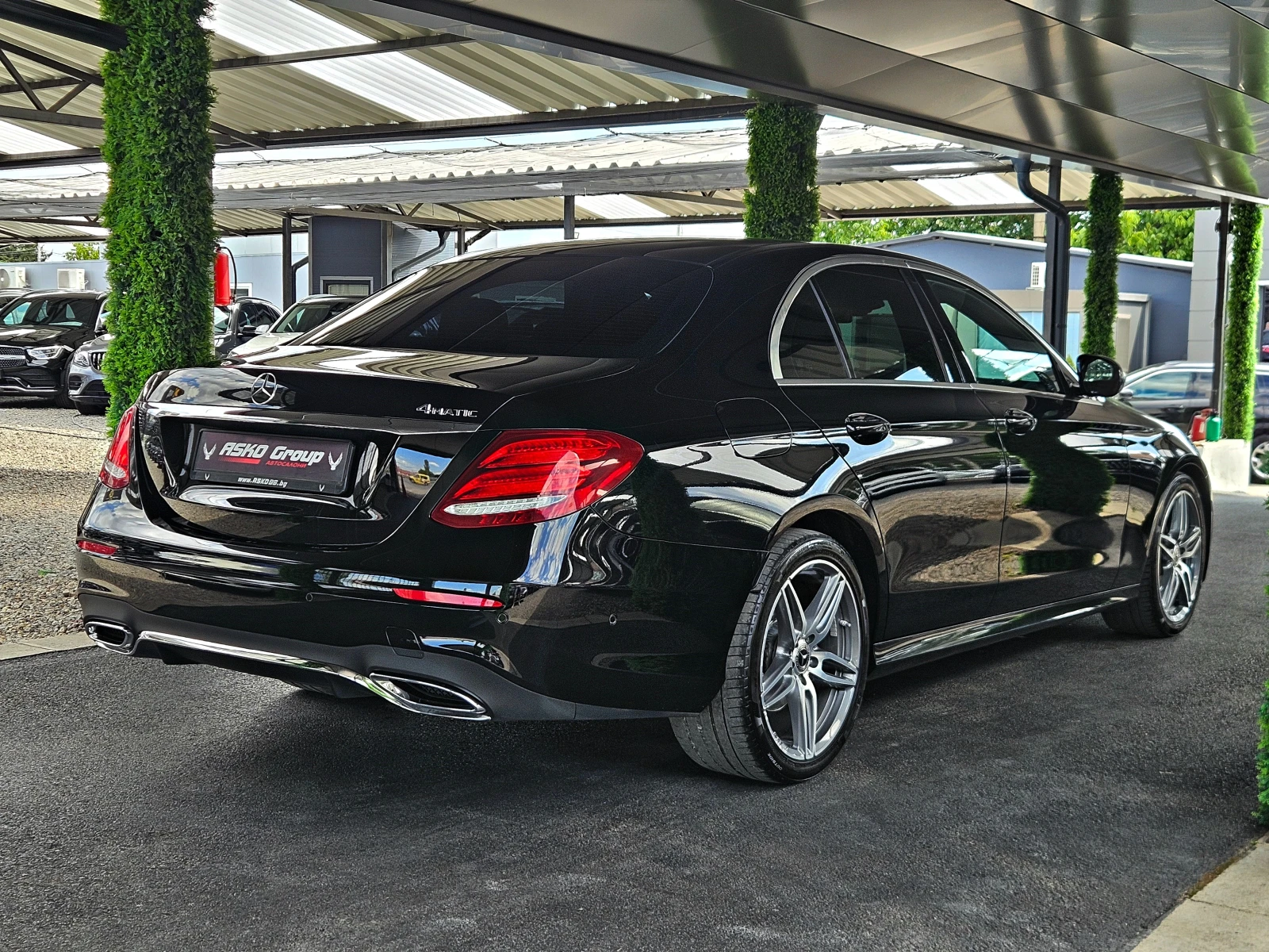 Mercedes-Benz E 220 AMG/4MAT/HUD/PANO/DIGITAL/CAMERA/ПОДГРЕВ/AMBI/LIZI, снимка 5 - Автомобили и джипове - 55670808