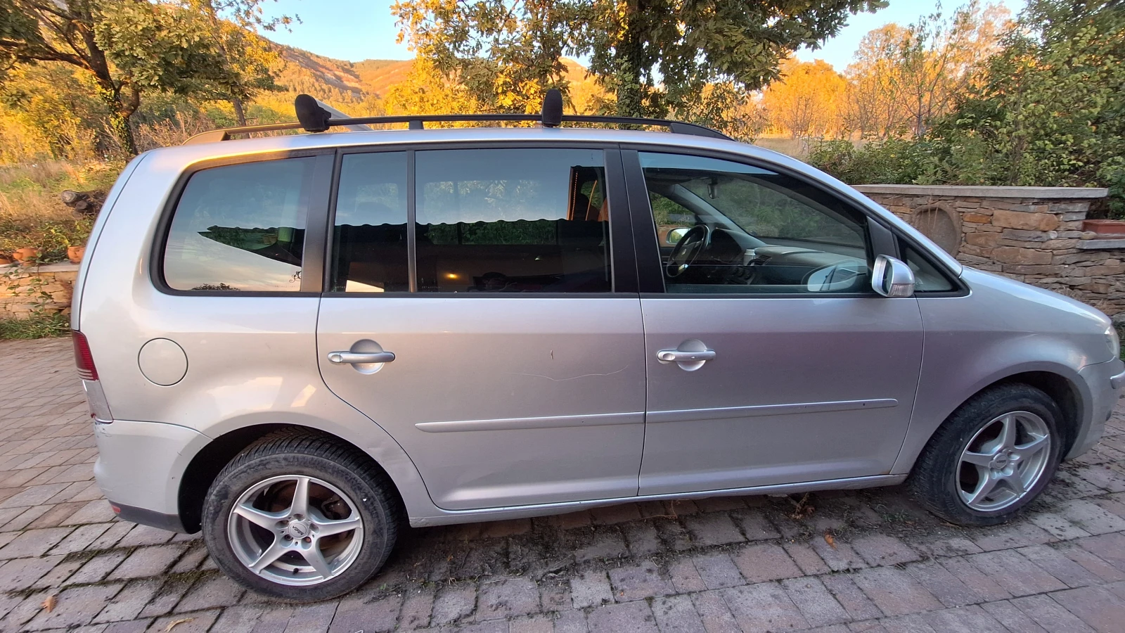 VW Touran, снимка 5 - Автомобили и джипове - 56437777