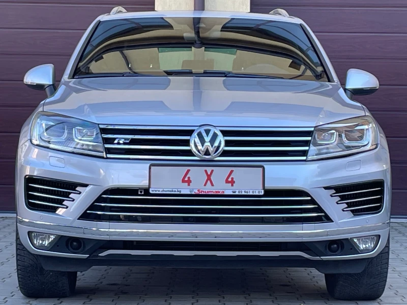 VW Touareg R-Line-3.0TDI-262ps-116хил.км, снимка 1 - Автомобили и джипове - 48398502