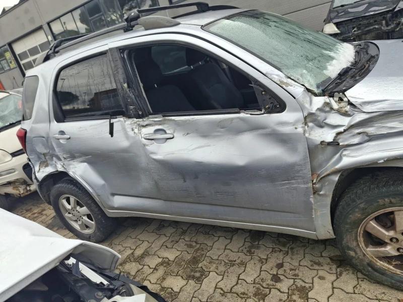 Daihatsu Terios 1.5i На части, снимка 4 - Автомобили и джипове - 53282457