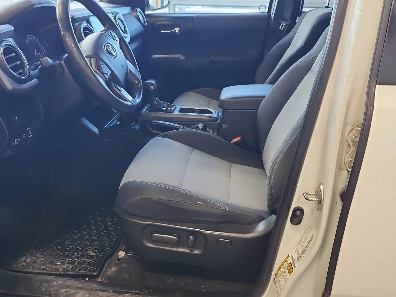 Toyota Tacoma * CREW CAB* * LONG BED* * АвтоКредит*  - изображение 8