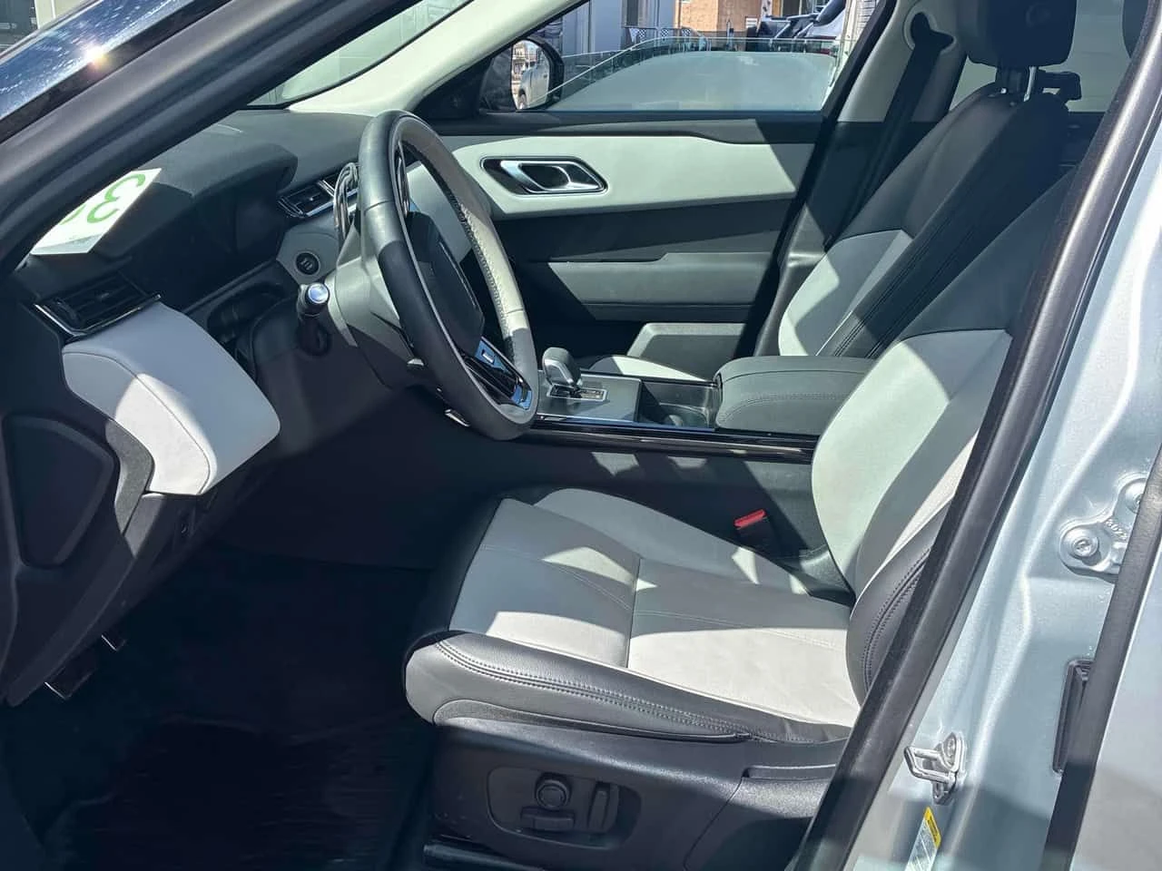 Land Rover Range Rover Velar * Dynamic SE * CARFAX * ШИБИДАХ * КАМЕРА * ПОДГРЕВ, снимка 16 - Автомобили и джипове - 53913749