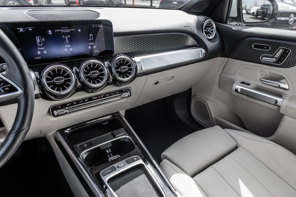 Mercedes-Benz GLB 250* 4MATIC* АвтоКредит* (ЦЕНА ДО БГ), снимка 13 - Автомобили и джипове - 53965420