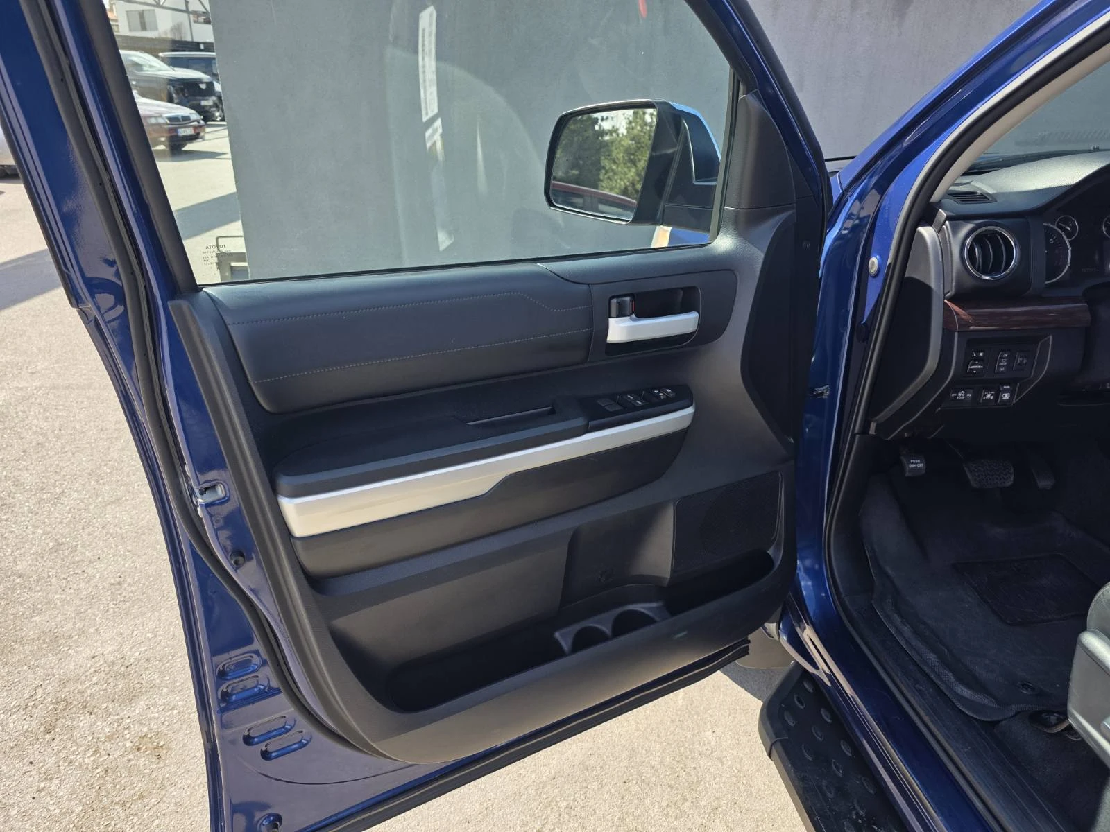 Toyota Tundra 5.7L DOUBLE CAB AWD ГАЗОВА УРЕДБА, снимка 8 - Автомобили и джипове - 53986942