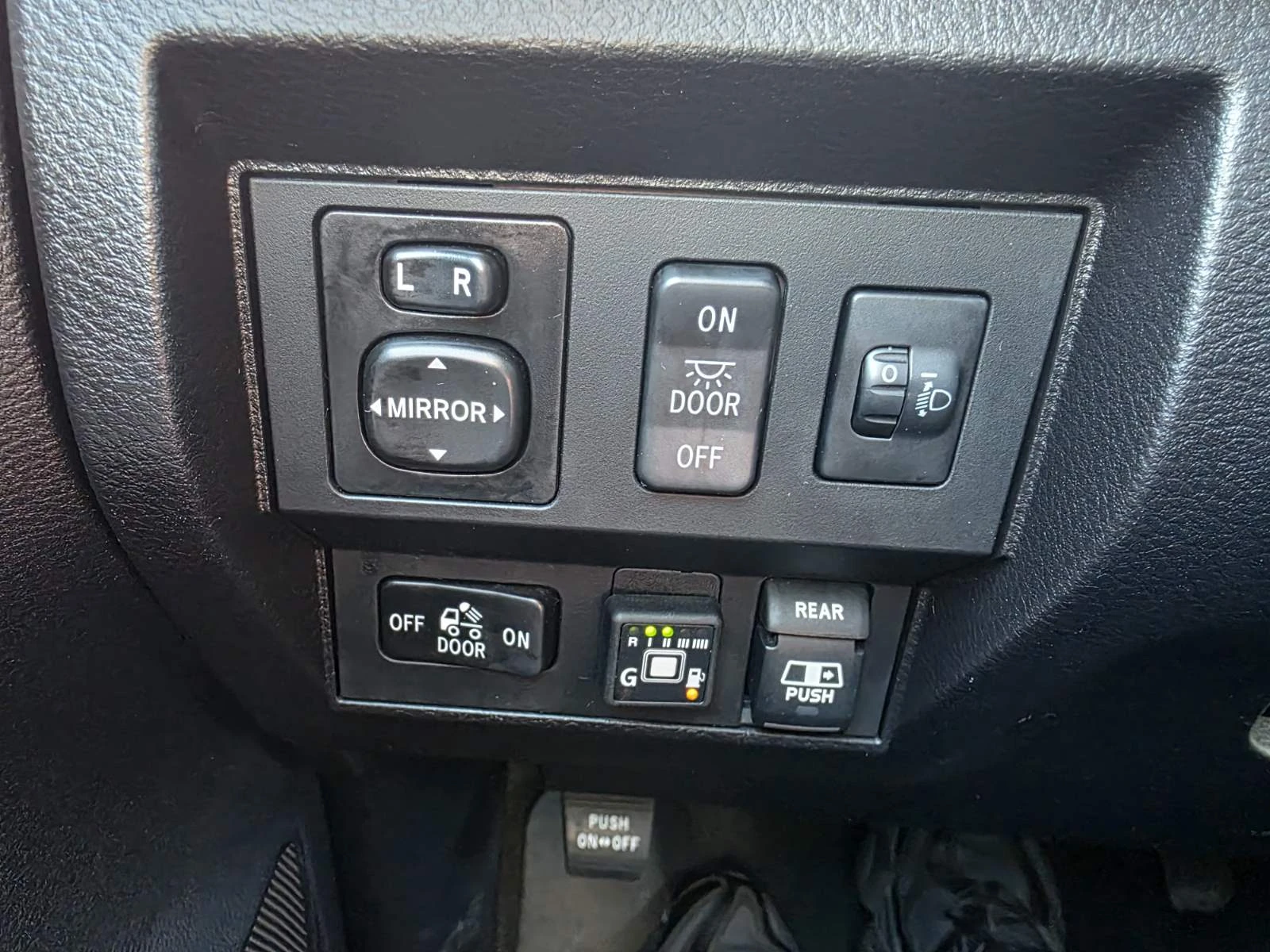 Toyota Tundra 5.7L DOUBLE CAB AWD ГАЗОВА УРЕДБА, снимка 16 - Автомобили и джипове - 53986942