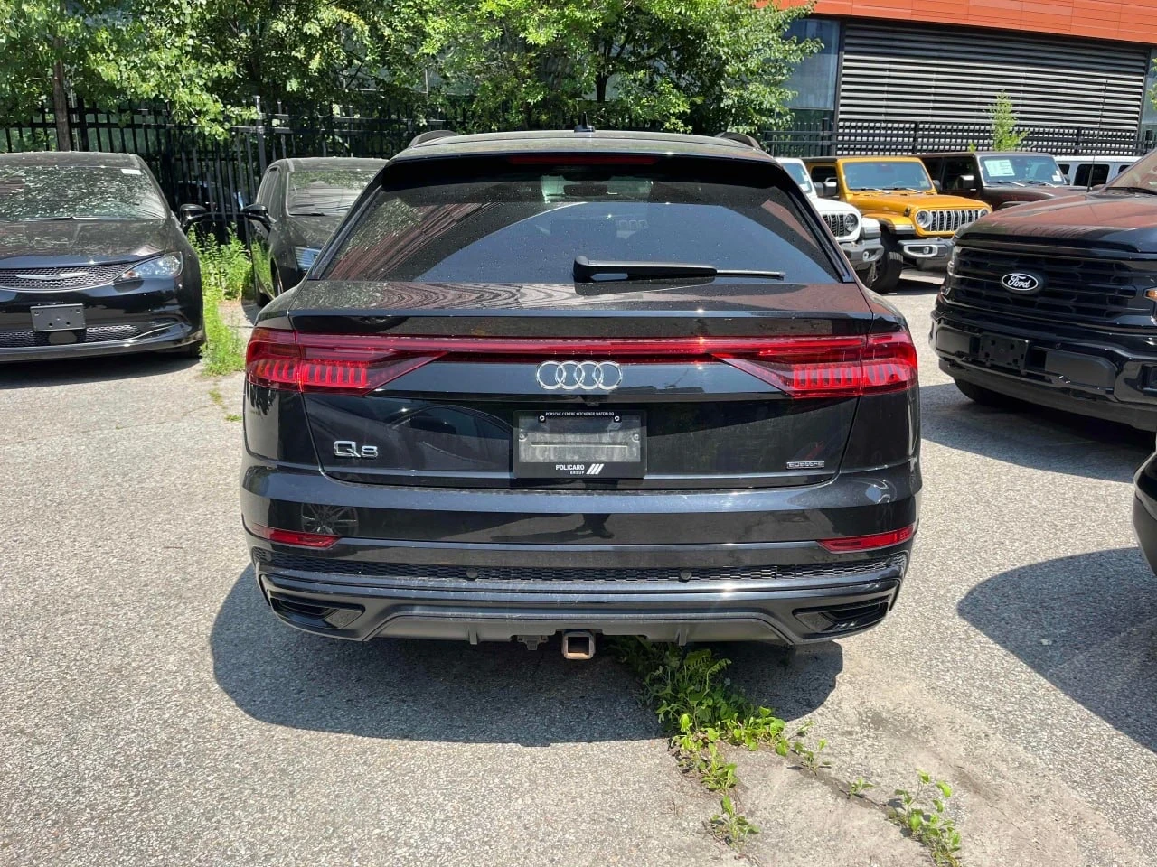 Audi Q8 TECHNIK* MATRIX* DIS* ОБДУХ* HUD* B&O* ТЪРГ, снимка 4 - Автомобили и джипове - 55338654