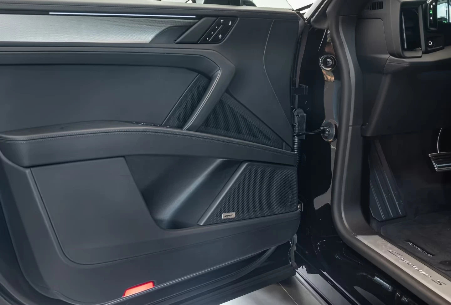 Porsche Cayenne S / COUPE / DISPLAY / BOSE / 360 / HUD / PANO /, снимка 8 - Автомобили и джипове - 55628959