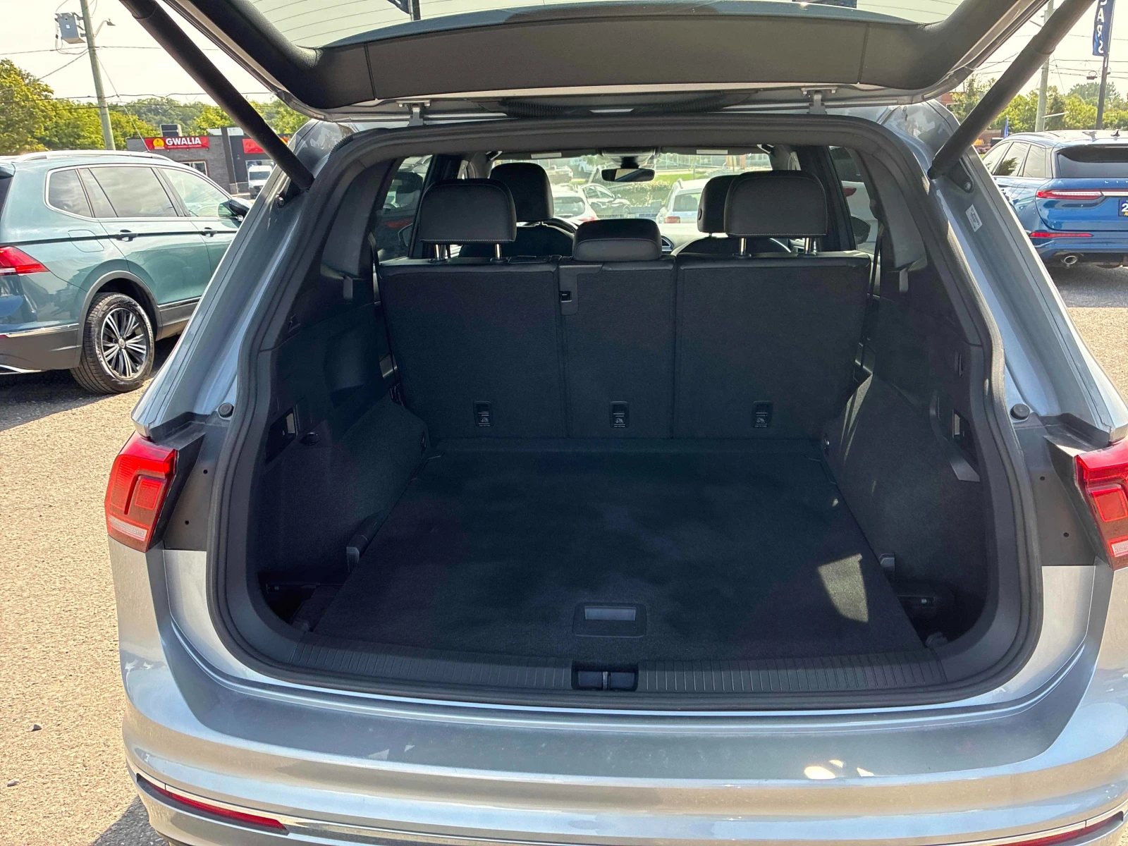 VW Tiguan Highline R-Line 4MOTION* Fender* 360* DIGITAL* , снимка 14 - Автомобили и джипове - 55782559