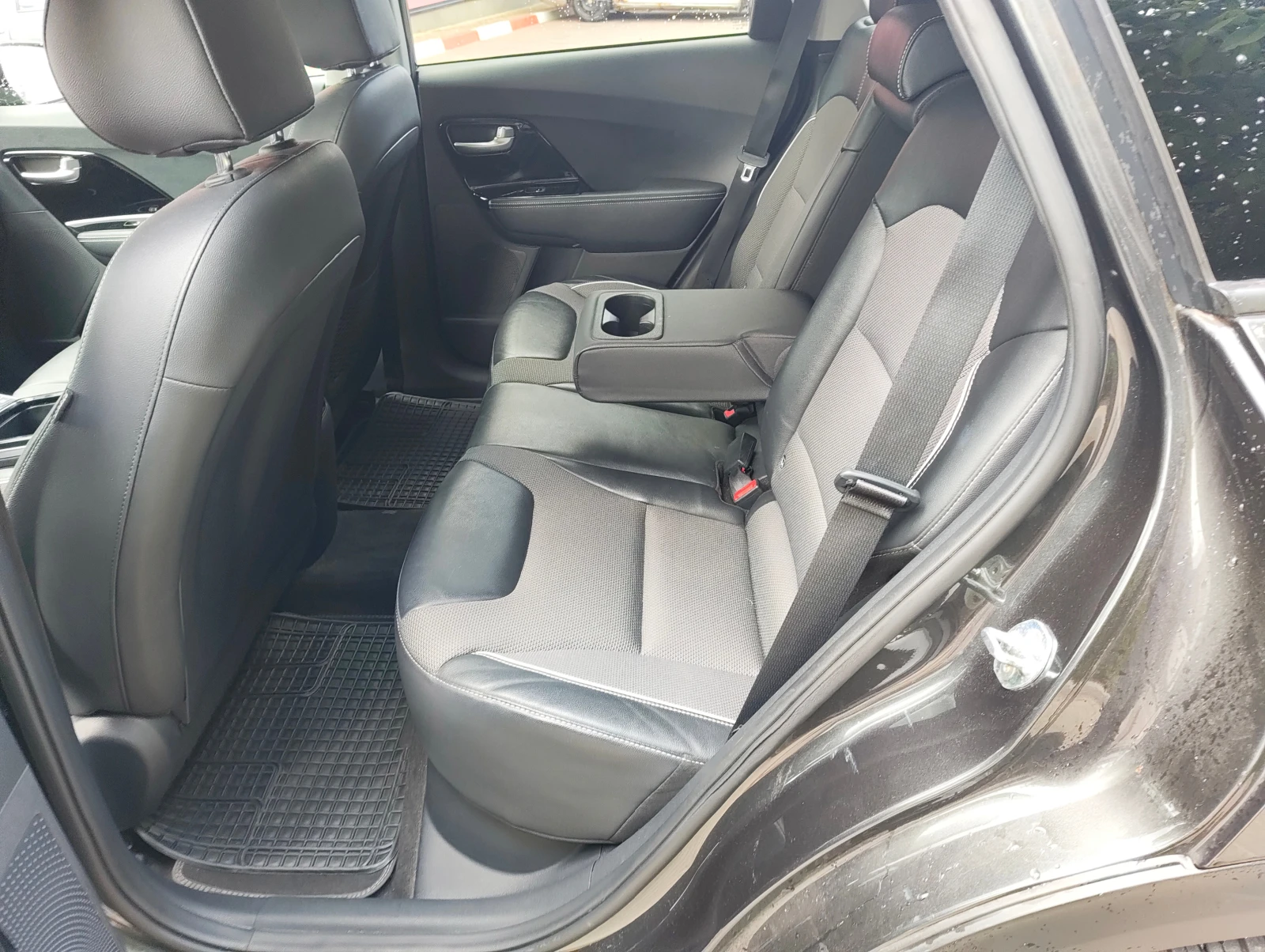 Kia Niro 65KWh* SOH 100%* EXECUTIVE LINE* LED* , снимка 15 - Автомобили и джипове - 56197298