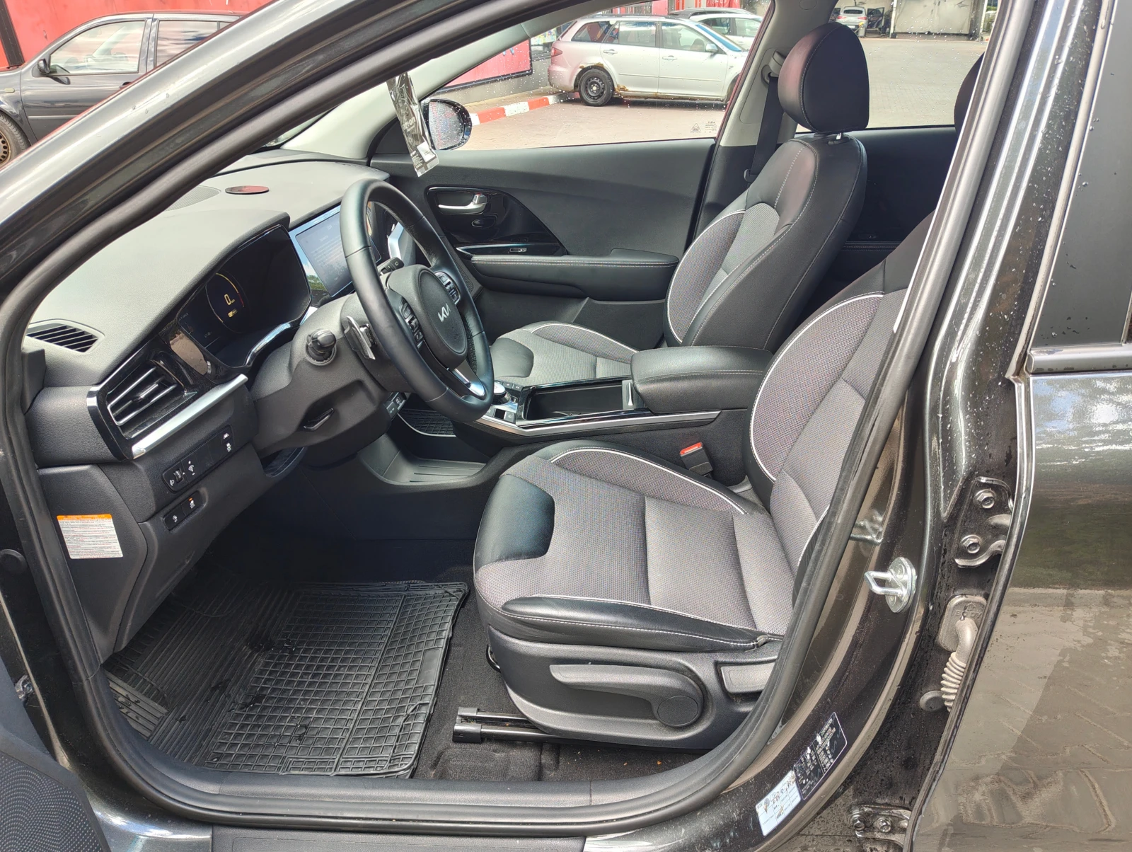 Kia Niro 65KWh* SOH 100%* EXECUTIVE LINE* LED* , снимка 6 - Автомобили и джипове - 56197298