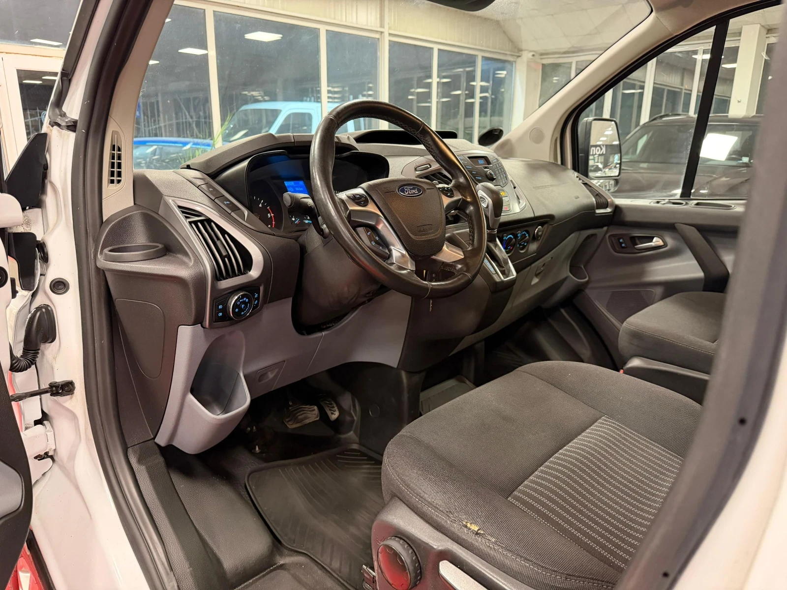 Ford Transit Custom 290L | 2.0TDCI 136 | Automatic | H2 L2 | TOP, снимка 7 - Бусове и автобуси - 53761222