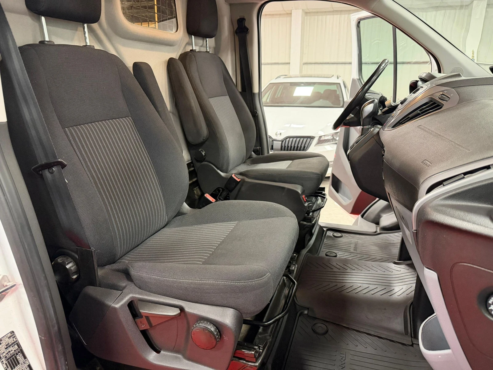 Ford Transit Custom 290L | 2.0TDCI 136 | Automatic | H2 L2 | TOP, снимка 11 - Бусове и автобуси - 53761222