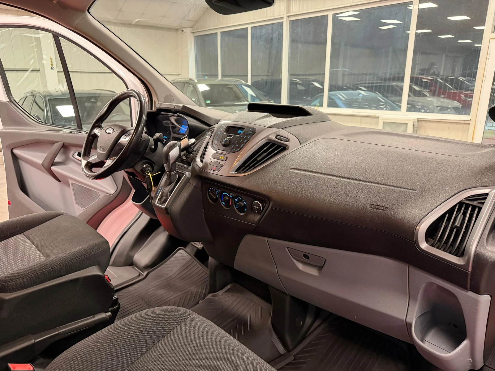 Ford Transit Custom 290L | 2.0TDCI 136 | Automatic | H2 L2 | TOP, снимка 10 - Бусове и автобуси - 53761222