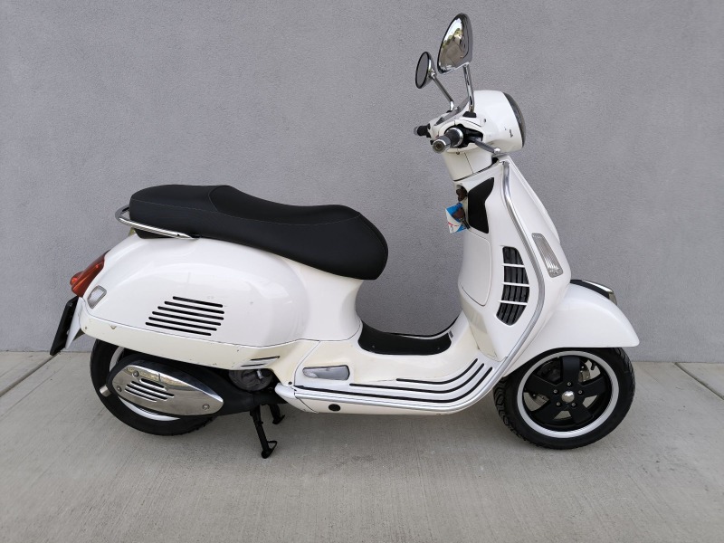 Vespa GTS 300ie , 26691 km. , Нов внос Италия , снимка 1 - Мотоциклети и мототехника - 46510915