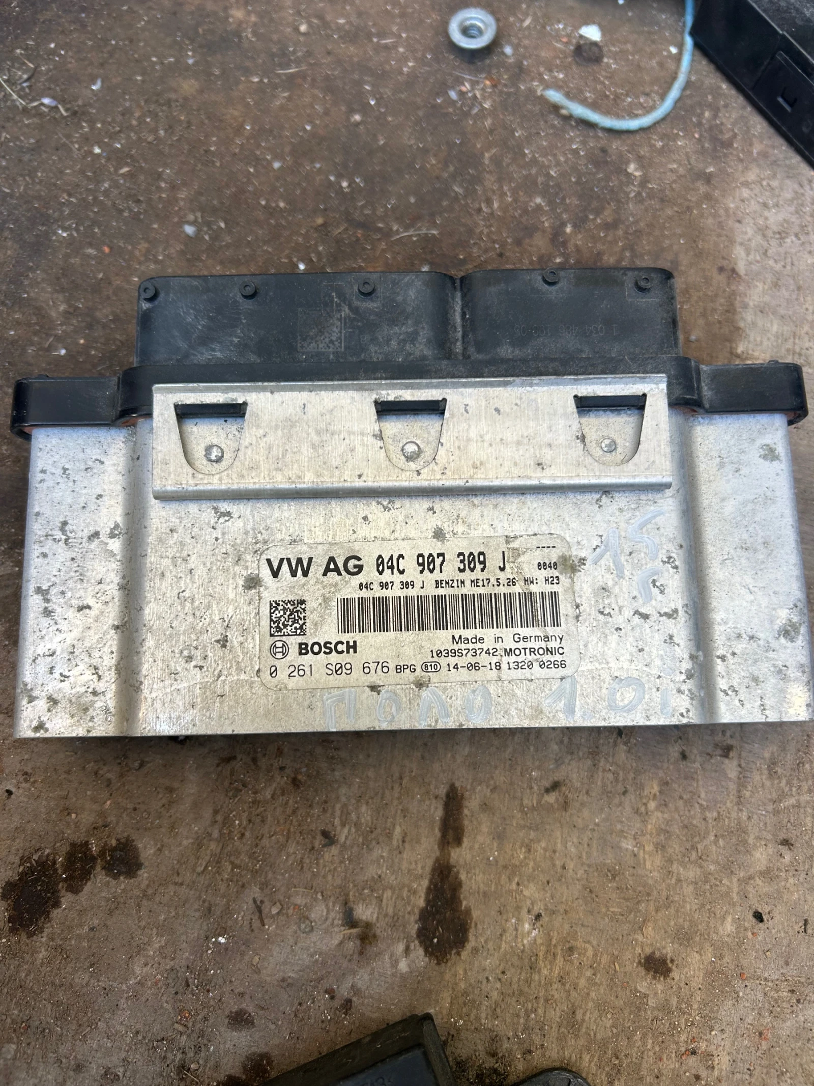 04C907309J компютър двигател VOLKSWAGEN POLO 1.0i 15г 0261с09676