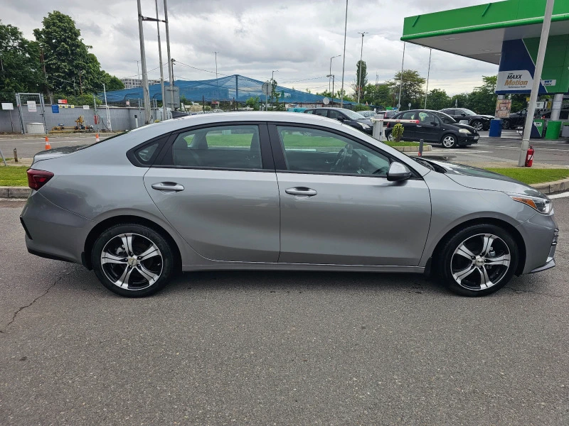 Kia Forte 1.8i, снимка 6 - Автомобили и джипове - 47505135