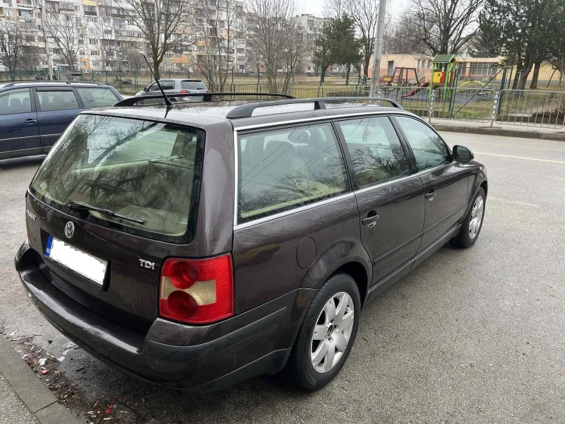 VW Passat, снимка 5 - Автомобили и джипове - 49325239