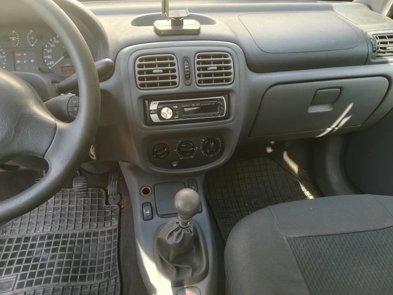 Renault Symbol, снимка 5 - Автомобили и джипове - 51256992