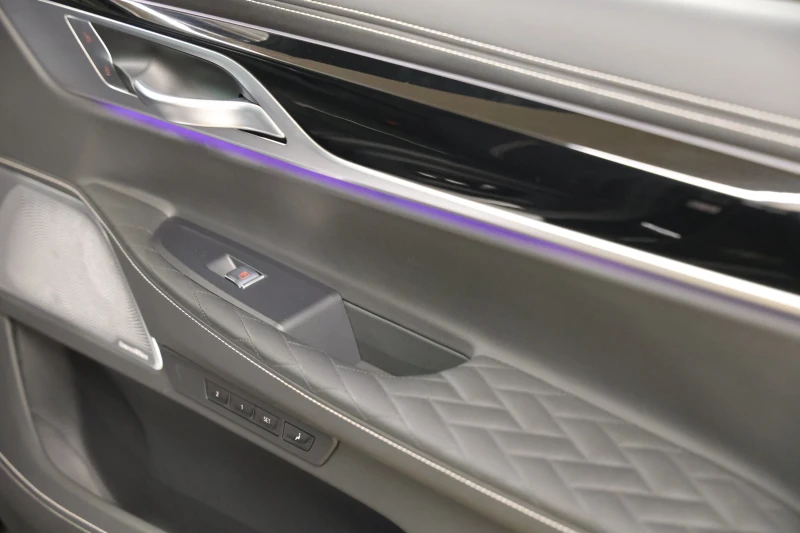 BMW 750 i Long xDrive M-Paket 3xTV Exclusive-Individual, снимка 16 - Автомобили и джипове - 51215644