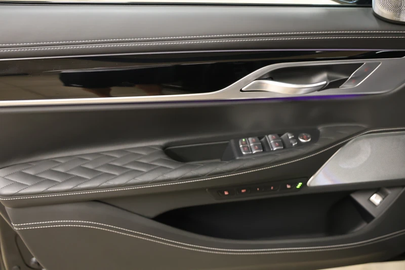 BMW 750 i Long xDrive M-Paket 3xTV Exclusive-Individual, снимка 5 - Автомобили и джипове - 51215644