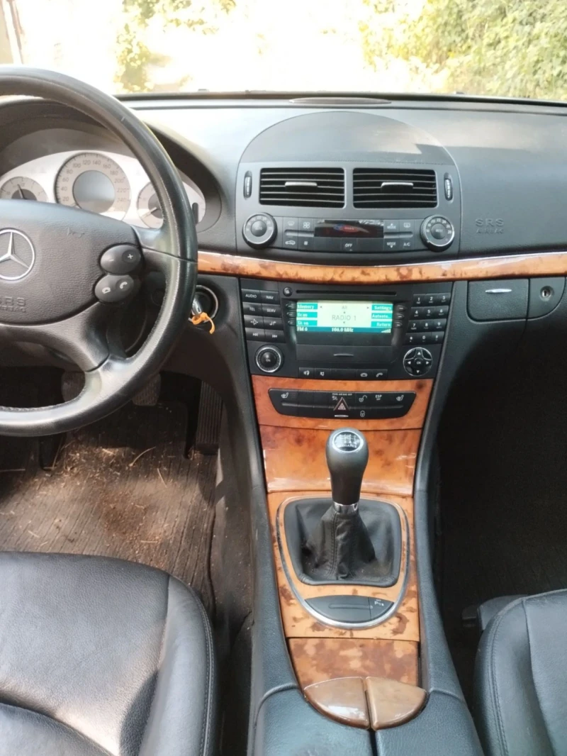 Mercedes-Benz E 220 CDI, снимка 10 - Автомобили и джипове - 51805634