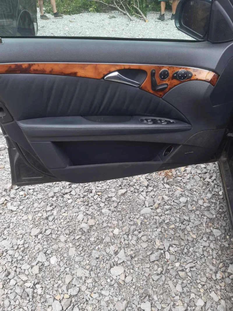 Mercedes-Benz E 220 CDI, снимка 11 - Автомобили и джипове - 51805634