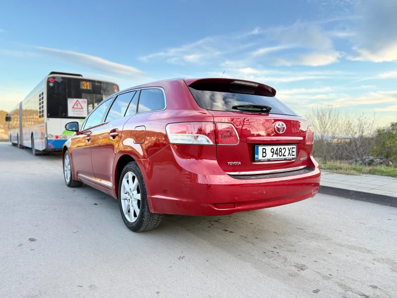 Toyota Avensis 2.0 Автоматик Навигация Климатроник 166000км, снимка 3 - Автомобили и джипове - 53526685