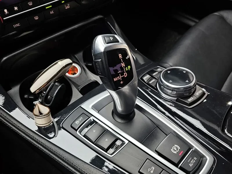 BMW 520 xDrive, снимка 9 - Автомобили и джипове - 53705788