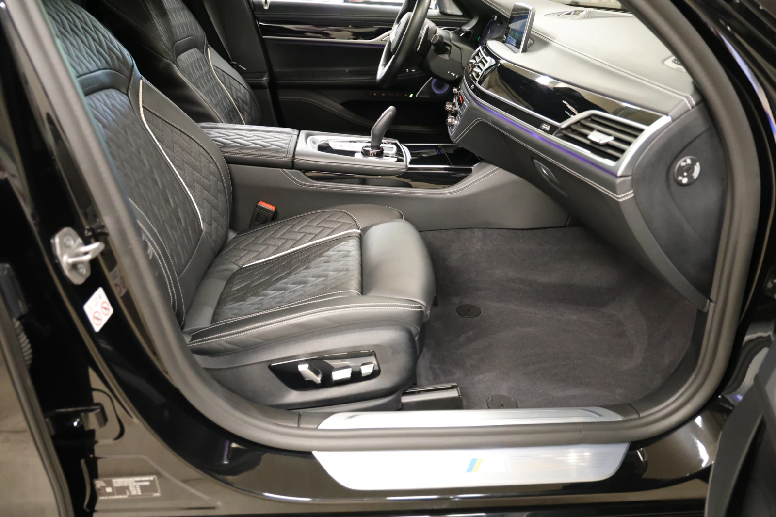 BMW 750 Long xDrive M-Paket 3xTV Exclusive-Individual - изображение 10