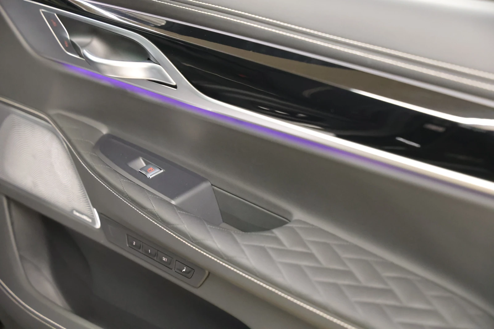 BMW 750 i Long xDrive M-Paket 3xTV Exclusive-Individual | Mobile.bg   16