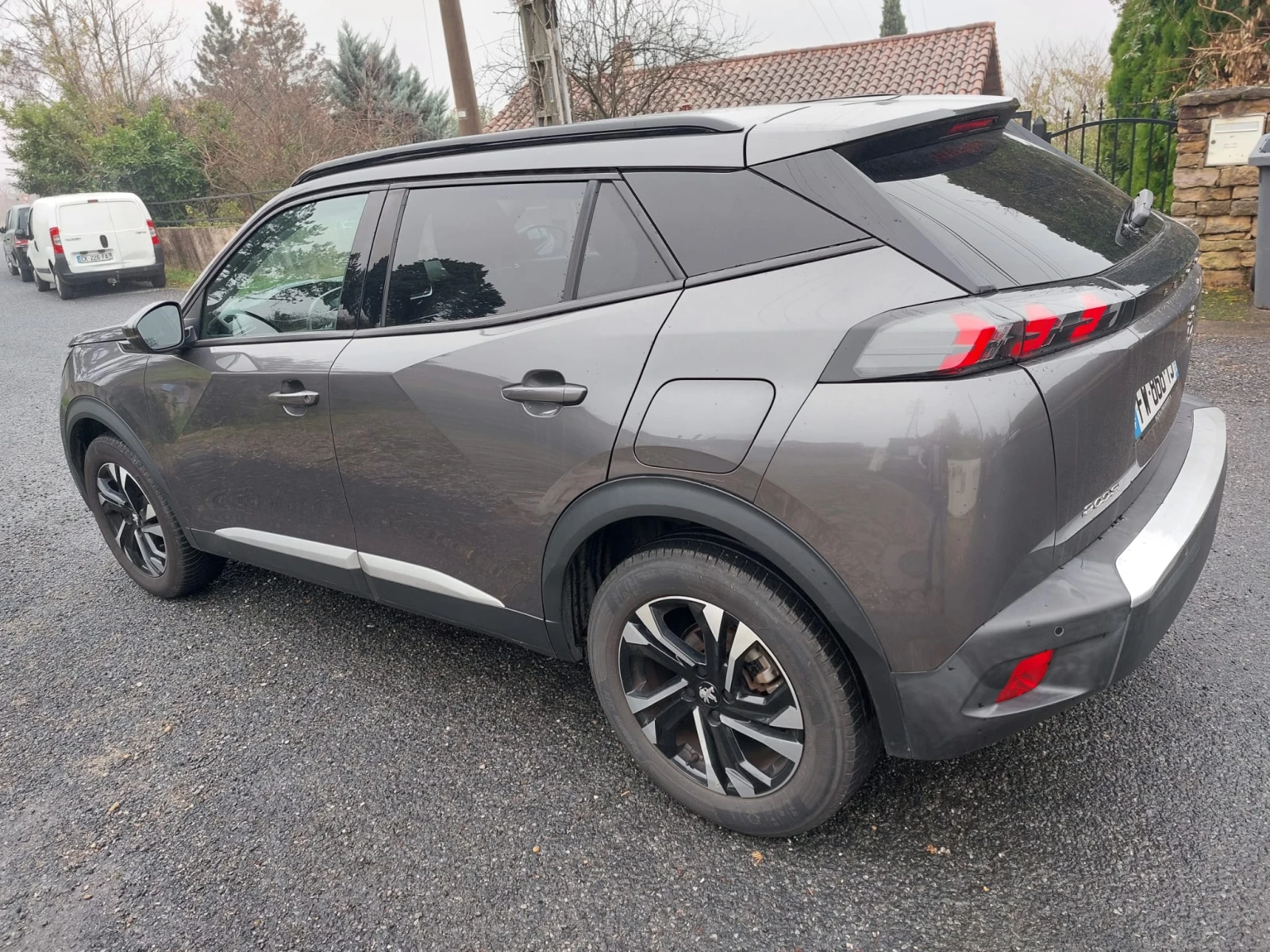 Peugeot 2008 1.5 BLUE HDI 131 kc. EAT8 - изображение 4