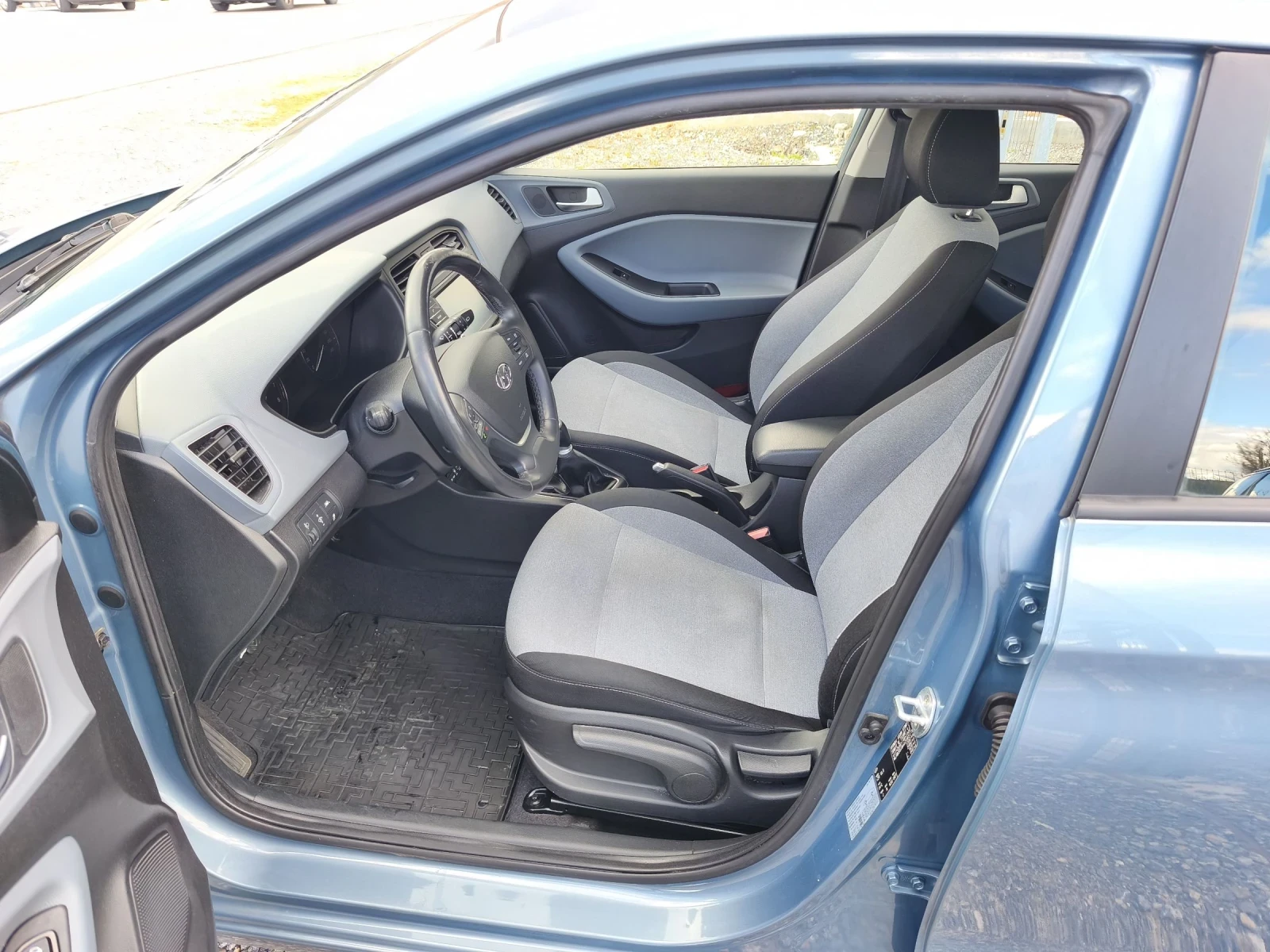 Hyundai I20, снимка 13 - Автомобили и джипове - 54031796