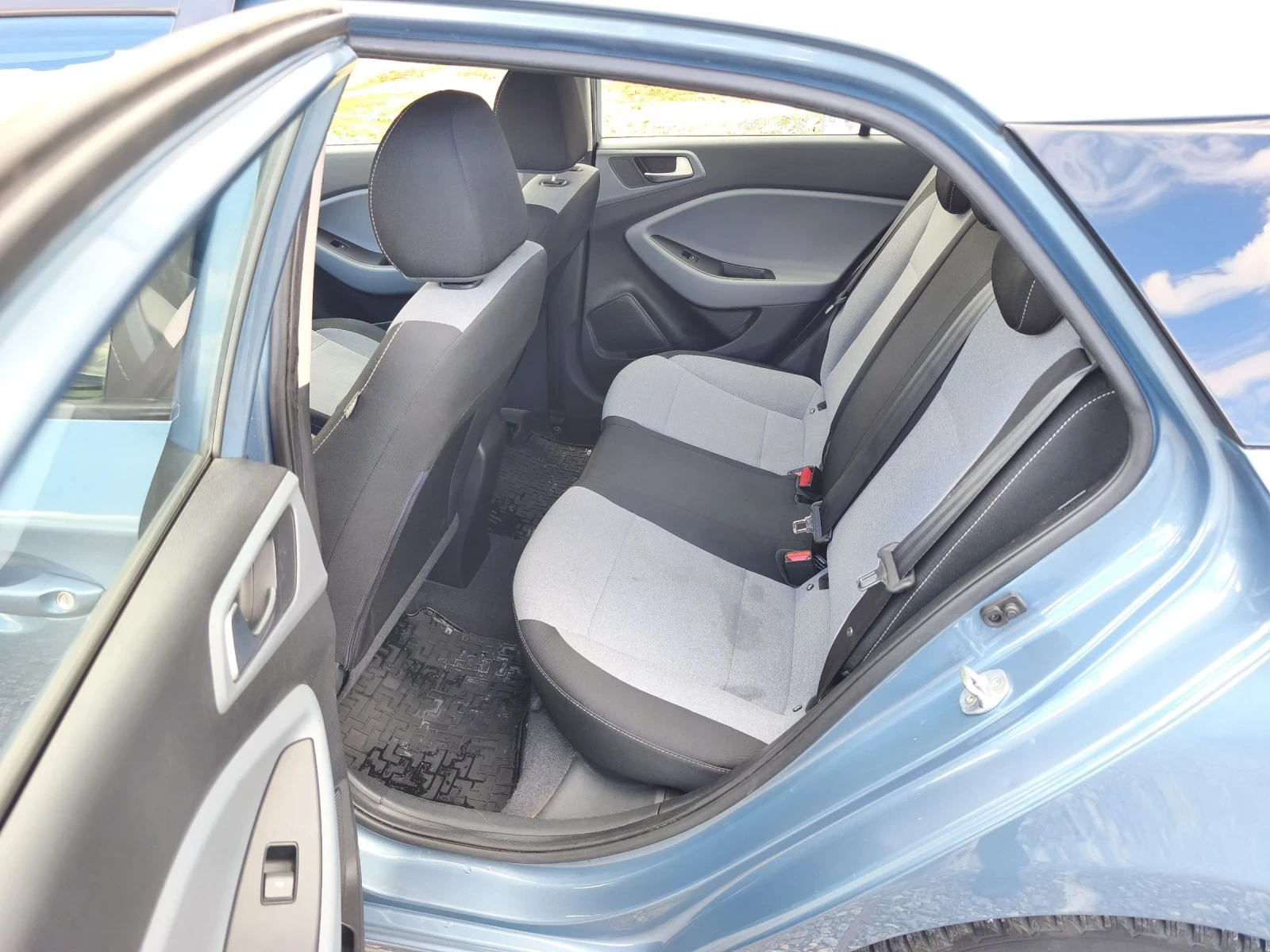 Hyundai I20, снимка 11 - Автомобили и джипове - 54031796