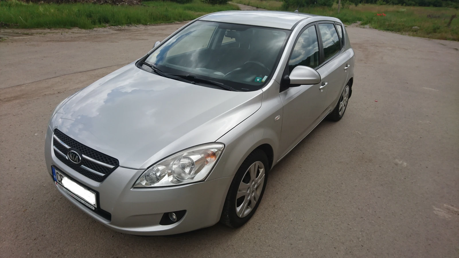 Kia Ceed 1.6 GAS, снимка 2 - Автомобили и джипове - 54089544