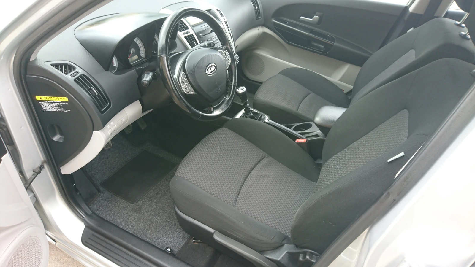 Kia Ceed 1.6 GAS, снимка 10 - Автомобили и джипове - 54089544