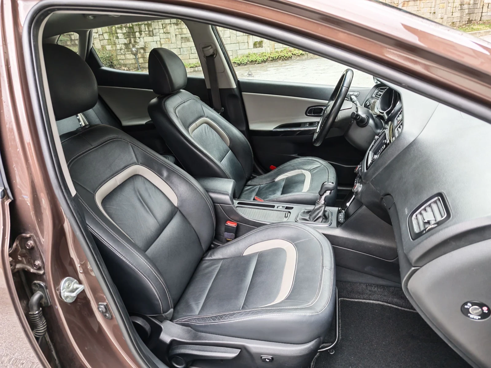 Kia Ceed 1.6 ����� 128 ���� Premium  | Mobile.bg � ����������� 15