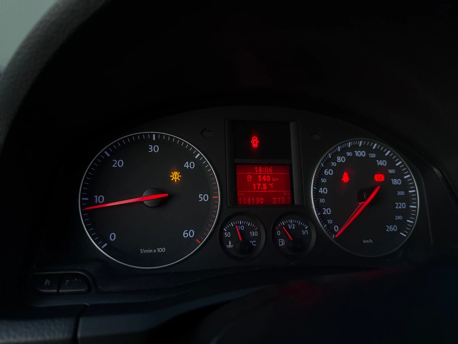 VW Golf 1.9 TDI, снимка 7 - Автомобили и джипове - 54210376