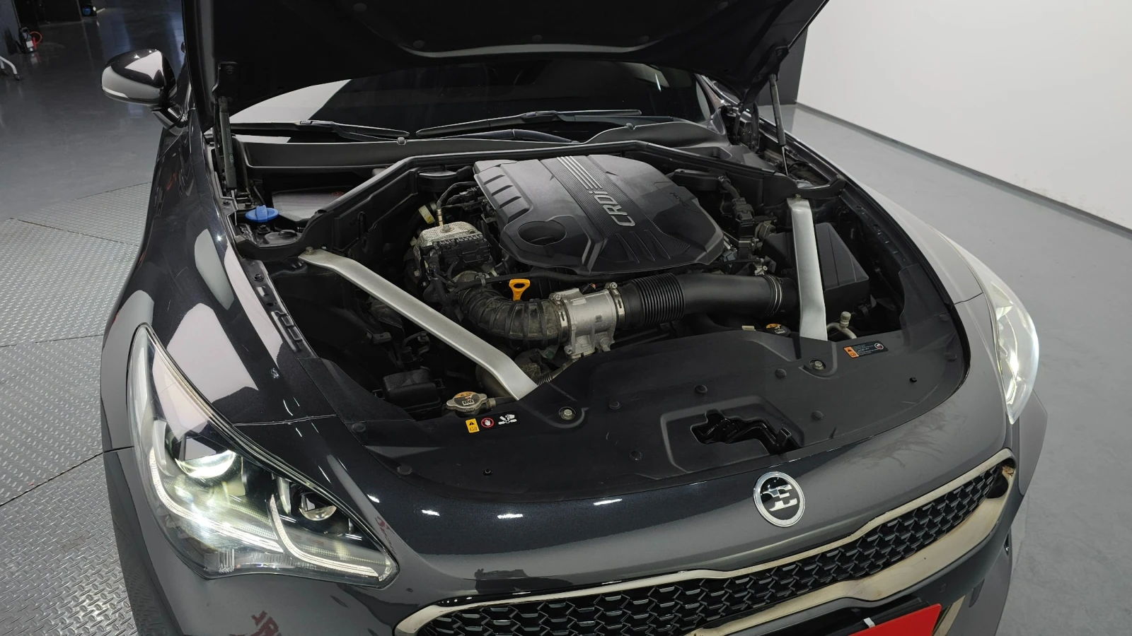 Kia Stinger 2.2 Diesel 2WD, снимка 15 - Автомобили и джипове - 55509697