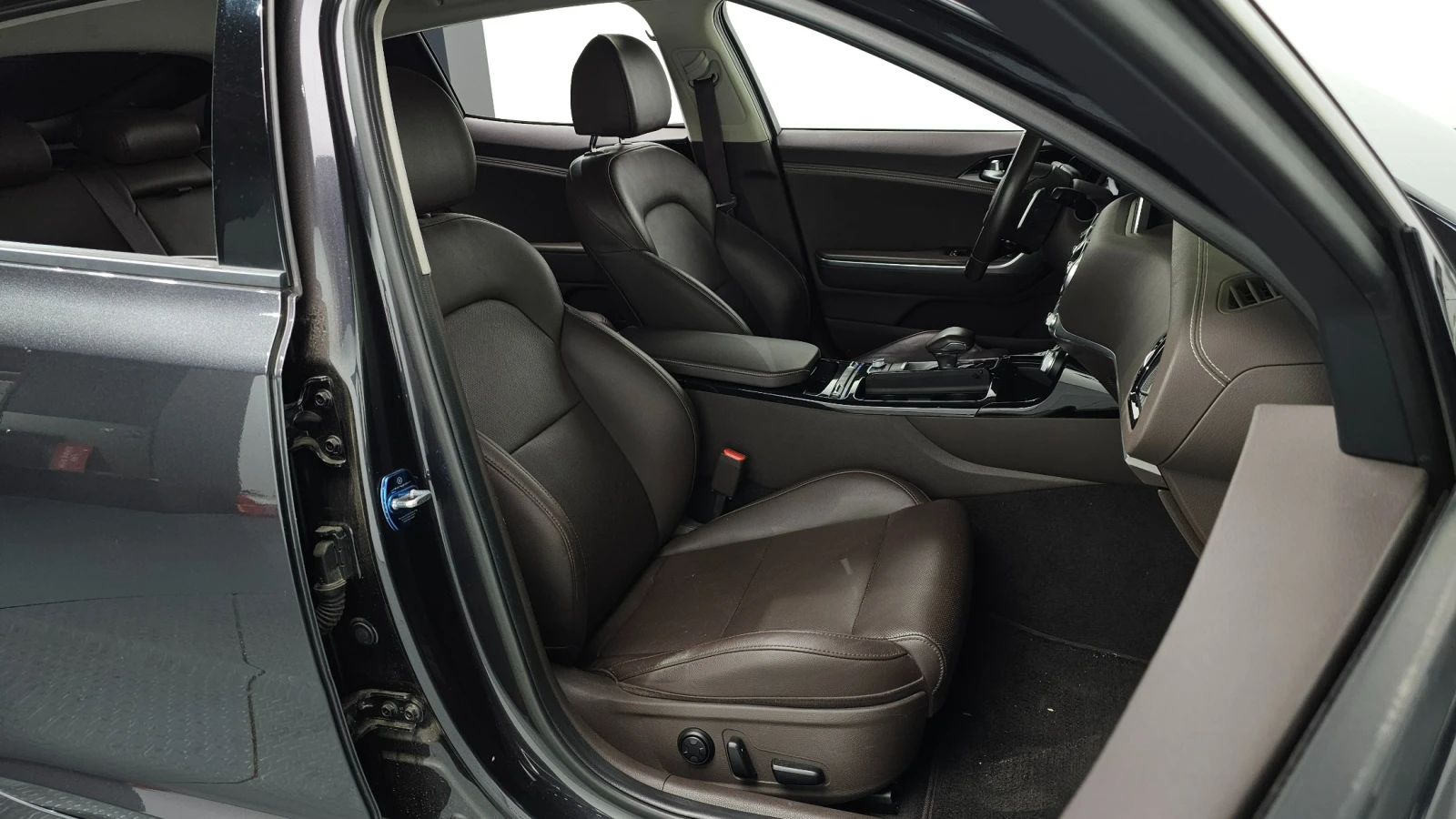 Kia Stinger 2.2 Diesel 2WD, снимка 12 - Автомобили и джипове - 55509697
