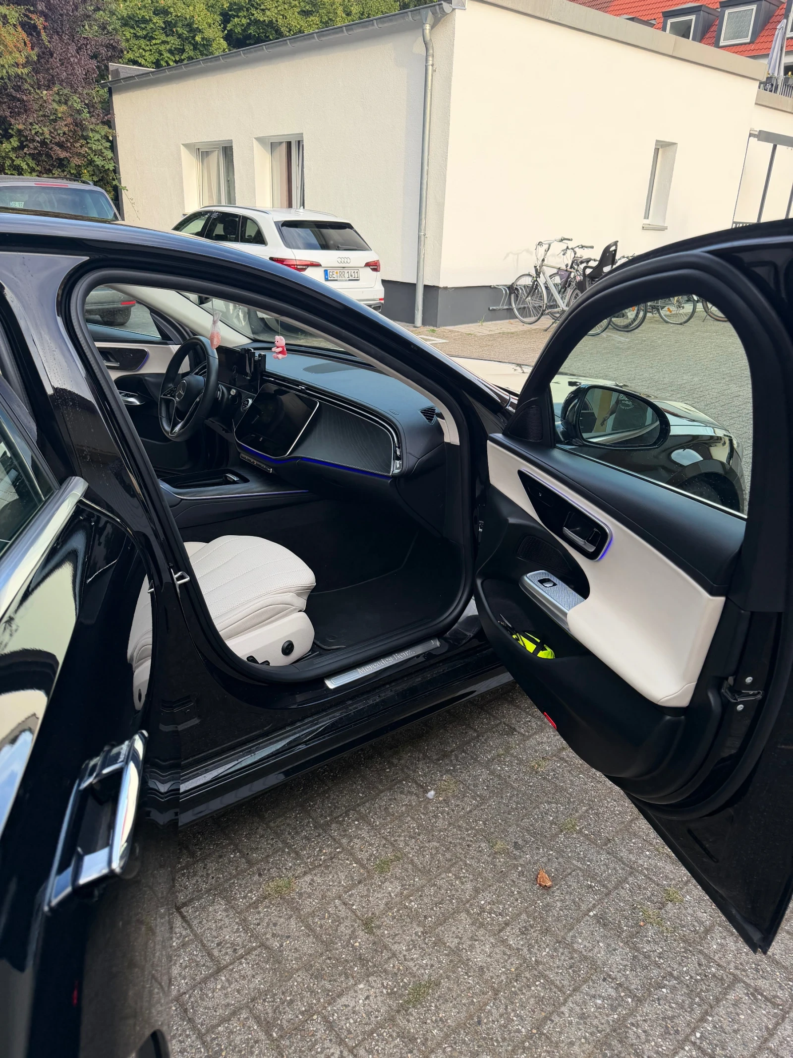 Mercedes-Benz E 200 W214, снимка 4 - Автомобили и джипове - 55620710
