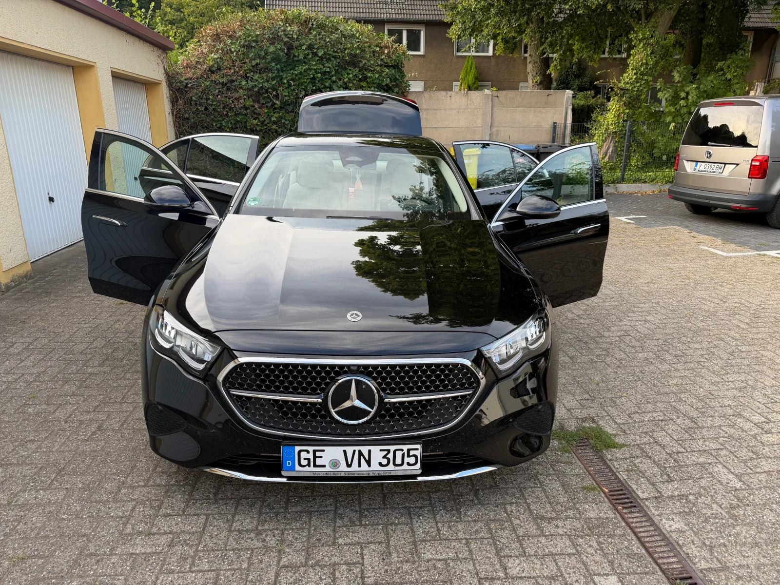 Mercedes-Benz E 200 W214, снимка 13 - Автомобили и джипове - 55620710