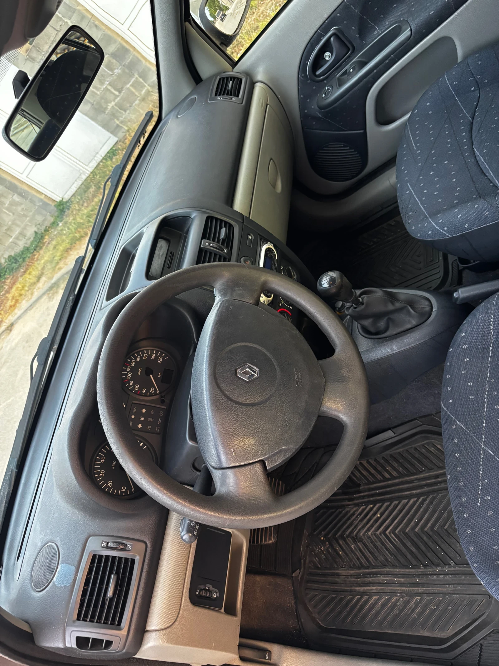 Renault Clio, снимка 6 - Автомобили и джипове - 56087535